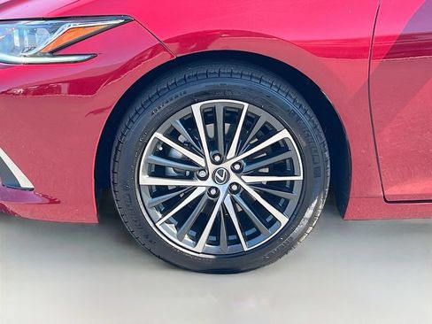 Used 2025 Lexus ES 300h w/ Premium Package FWD image 31