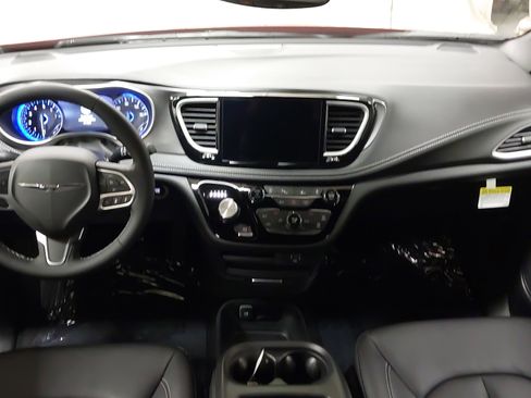 New 2026 Chrysler Pacifica Select image 26