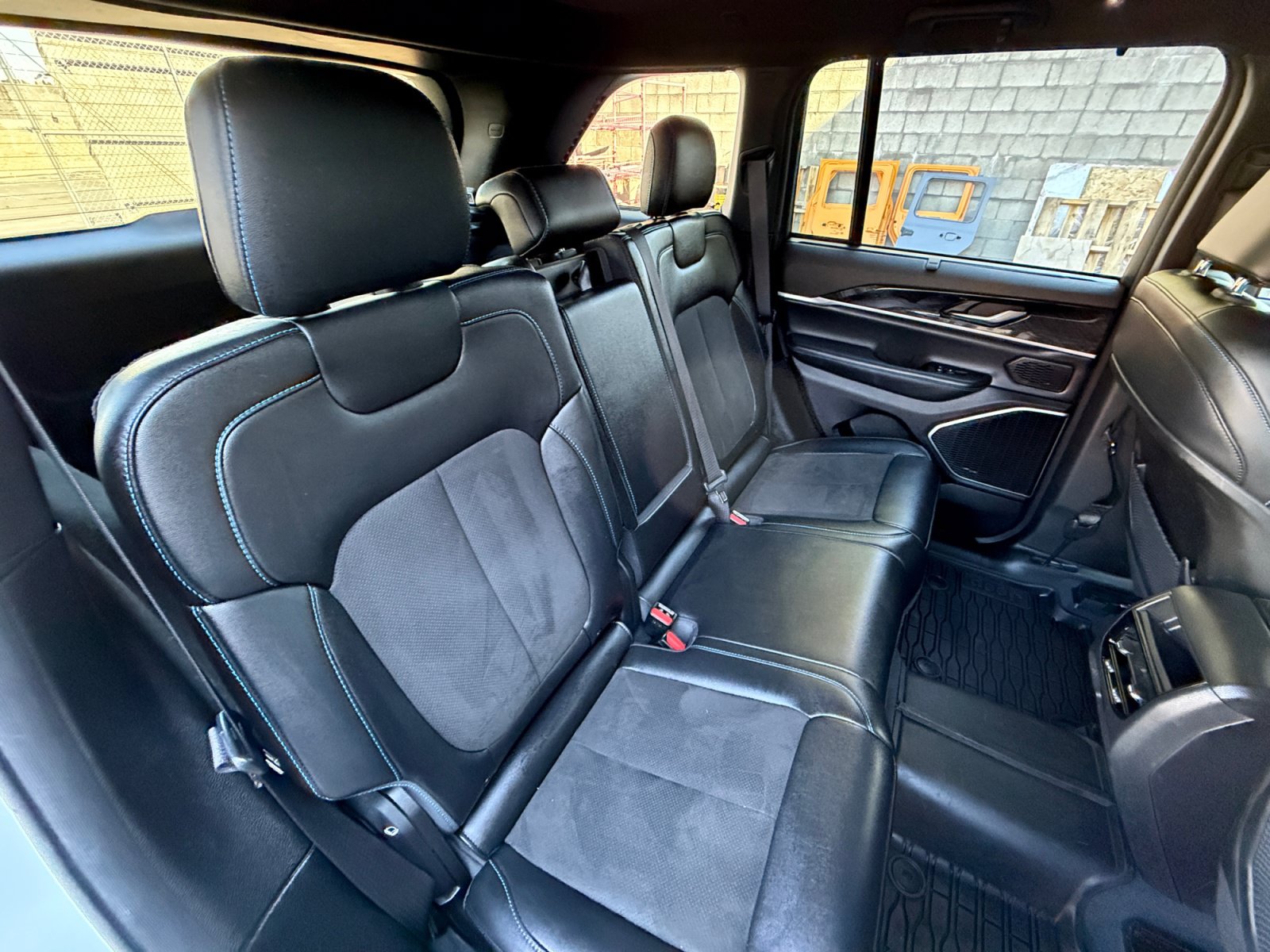 Used 2023 Jeep Grand Cherokee Trailhawk w/ Luxury Tech Group III AWD/4WD image 19
