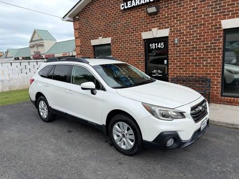 Used 2018 Subaru Outback 2.5i Premium w/ Popular Package #1 AWD/4WD image 2
