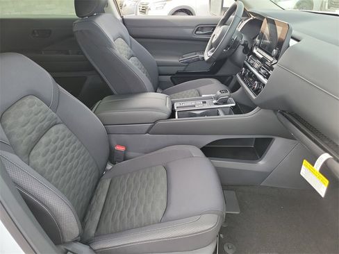 New 2025 Nissan Pathfinder SV w/ Black Appearance Package image 11