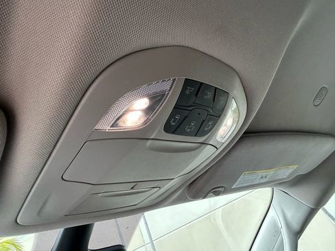 Used 2023 Chrysler Pacifica Touring-L image 24