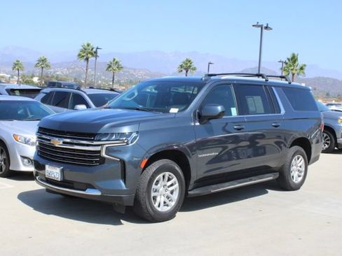 Used 2021 Chevrolet Suburban LT AWD/4WD image 3