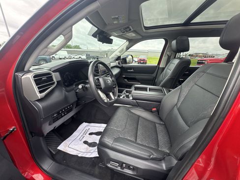 Used 2024 Toyota Tundra Limited AWD/4WD image 7