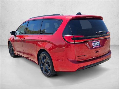 Used 2024 Chrysler Pacifica Touring-L w/ S Appearance Package FWD image 8