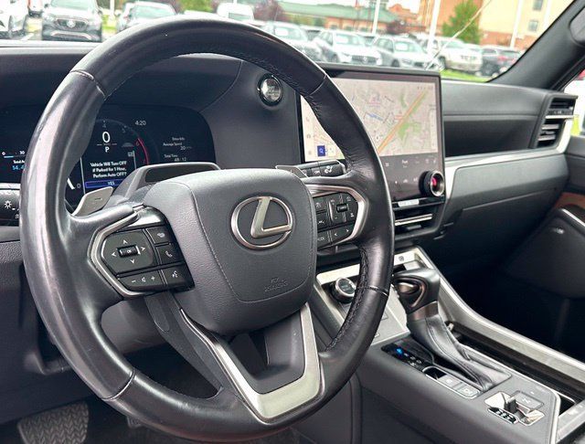 Used 2024 Lexus GX 550 w/ Accessory Package (31) AWD/4WD image 17