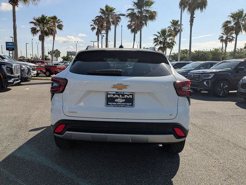 Certified 2025 Chevrolet Trax LT w/ LT Convenience Package FWD image 4