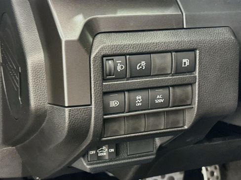 Used 2025 Toyota Tacoma TRD Sport AWD/4WD image 17
