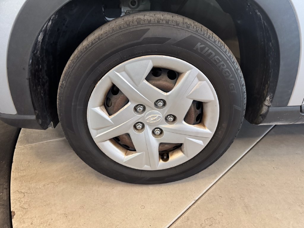 Used 2020 Hyundai Venue SE FWD image 25
