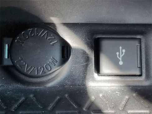 Used 2021 Toyota RAV4 XLE Premium image 32