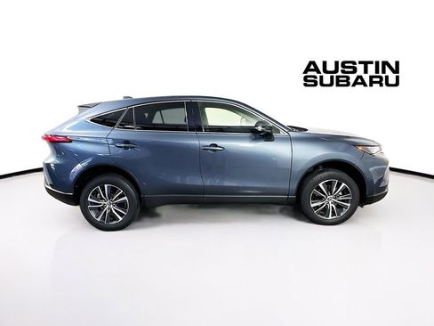 Used 2022 Toyota Venza LE image 8