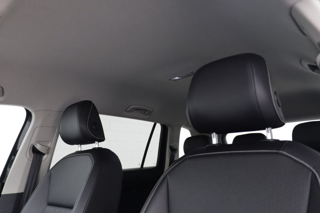 Used 2022 Volkswagen Tiguan SE AWD/4WD image 11