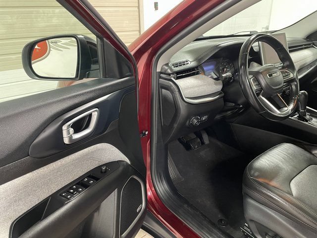 Used 2022 Jeep Compass Latitude w/ Sun and Sound Group AWD/4WD image 10