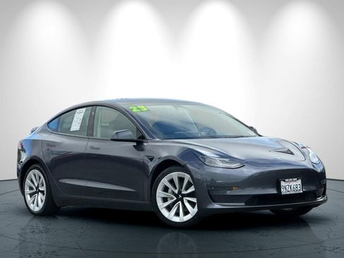 Used 2023 Tesla Model 3 Standard Range RWD image 2