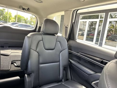 Used 2024 Kia Telluride S FWD image 19