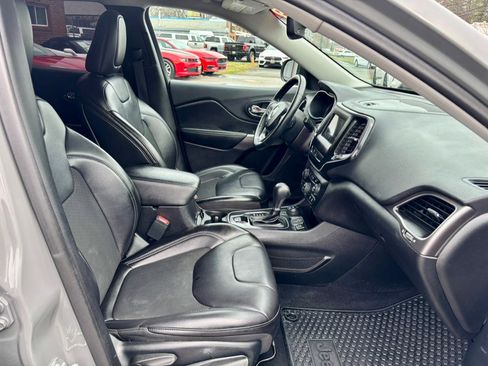 Used 2019 Jeep Cherokee Latitude Plus w/ Comfort/Convenience Group image 13