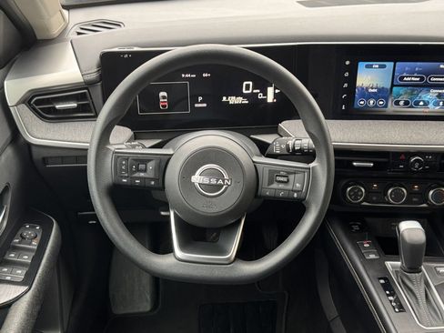 Used 2025 Nissan Kicks SV AWD/4WD image 25