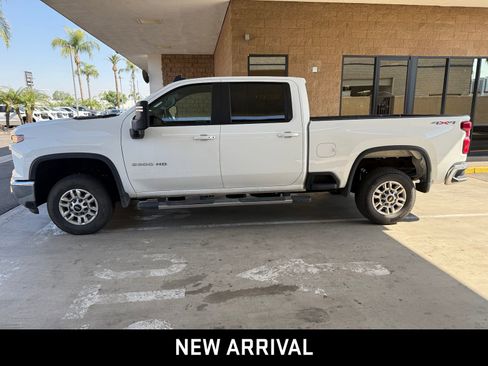 Used 2025 Chevrolet Silverado 2500 LT w/ Convenience Package AWD/4WD image 2