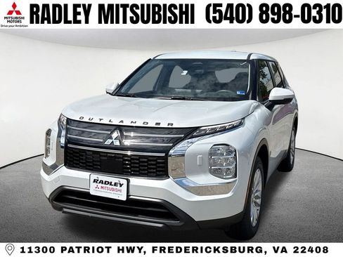 New 2026 Mitsubishi Outlander ES image 1