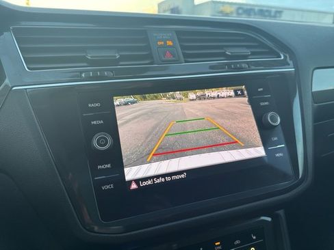 Used 2022 Volkswagen Tiguan SE image 14