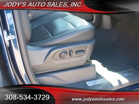 Used 2022 Chevrolet Silverado 2500 LTZ w/ LTZ Premium Package AWD/4WD image 34