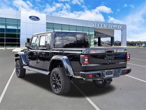 Used 2022 Jeep Gladiator Overland image 2