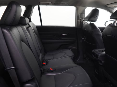 Used 2024 Toyota Grand Highlander XLE image 11