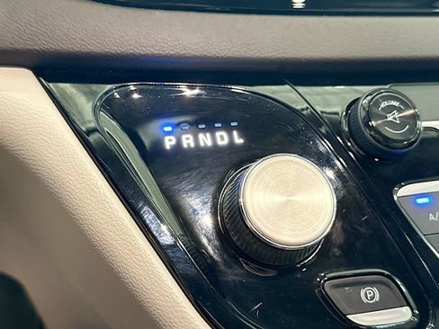 Used 2017 Chrysler Pacifica LX FWD image 16