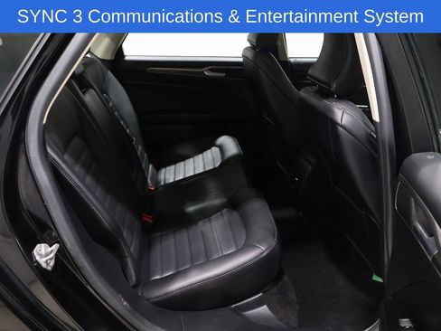 Used 2017 Ford Fusion SE w/ Fusion SE Technology Package image 6