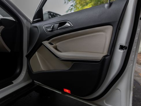 Used 2019 Mercedes-Benz GLA 250 GLA 250 4MATIC SUV w/ Convenience Package image 32