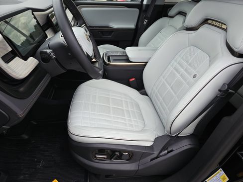 Used 2025 Rivian R1T Premium Tri AWD/4WD image 12