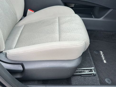 Certified 2025 Nissan Rogue SV image 25