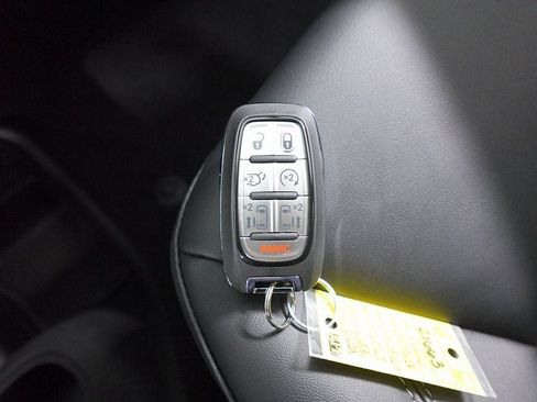 New 2026 Chrysler Pacifica Select w/ S Appearance Package image 32