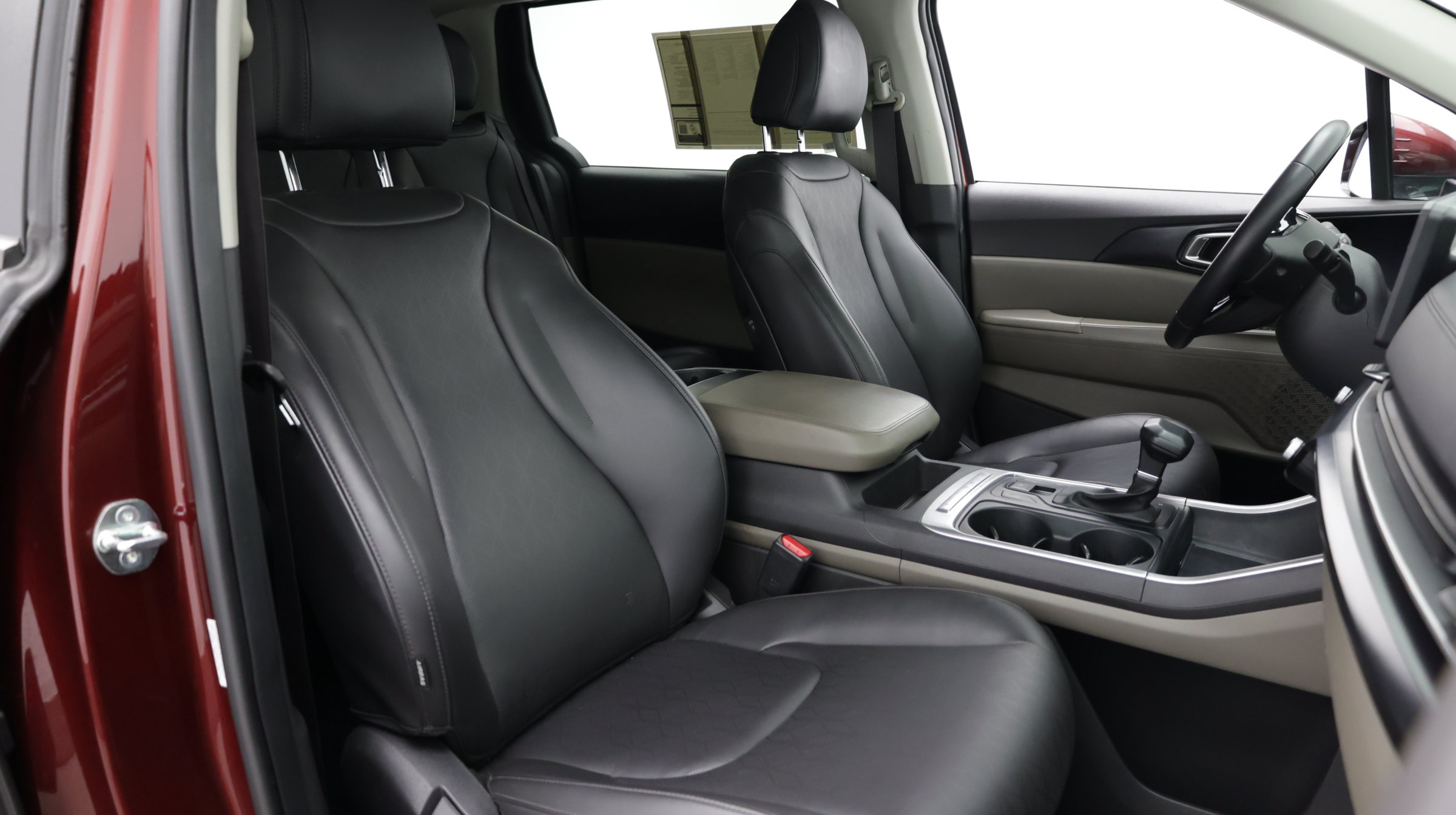 Used 2025 Kia Carnival FWD image 38