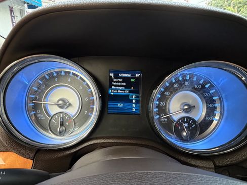 Used 2014 Chrysler 300 C RWD image 46