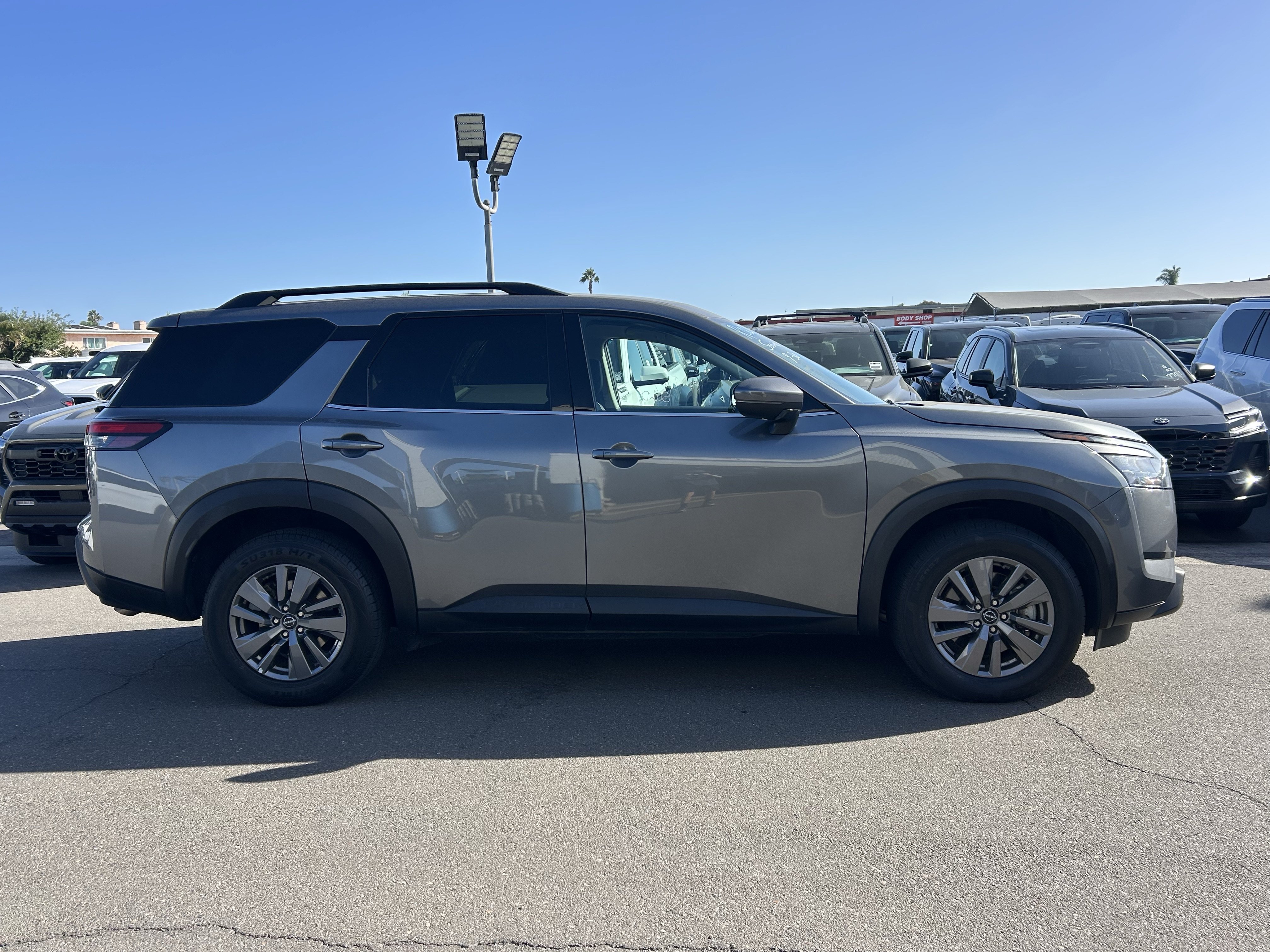 Used 2025 Nissan Pathfinder SV AWD/4WD image 2
