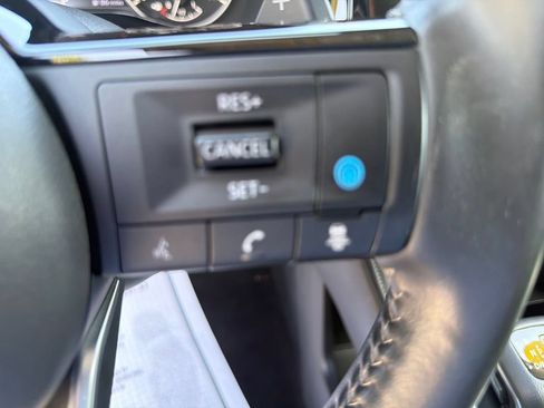 Used 2025 Nissan Pathfinder SL FWD image 10