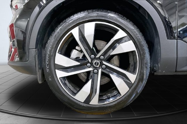 Certified 2023 Volvo XC40 B5 Plus w/ Climate Package AWD/4WD image 12