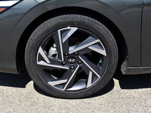 Used 2025 Hyundai Elantra SEL w/ Cargo Package FWD image 6
