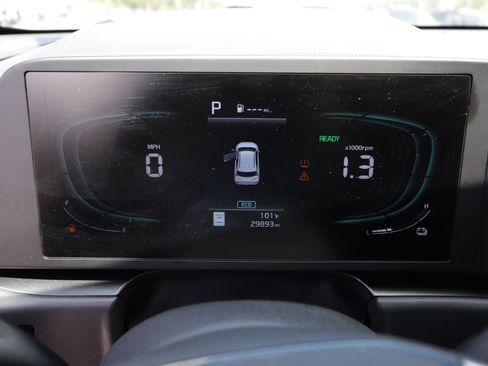 Used 2023 Kia Niro LX FWD image 18
