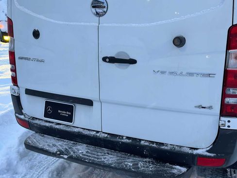 Used 2015 Freightliner Sprinter 2500 image 16