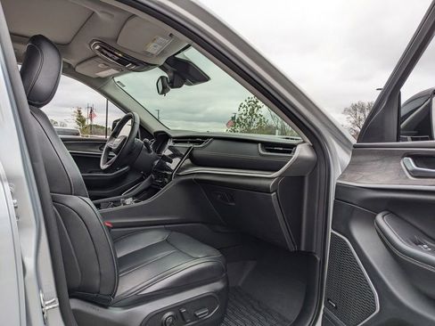 Used 2022 Jeep Grand Cherokee Limited image 38