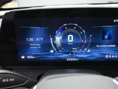 Used 2025 Chevrolet Traverse LT image 9