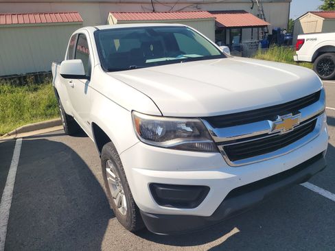 Used 2018 Chevrolet Colorado LT AWD/4WD image 3