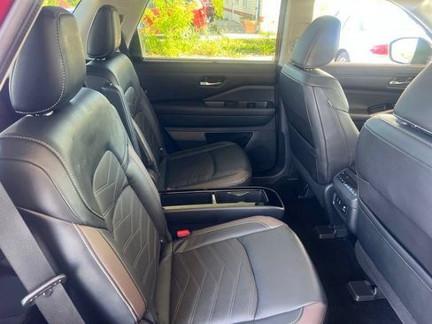 Used 2022 Nissan Pathfinder Platinum AWD/4WD image 16
