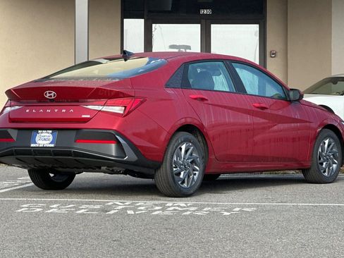 New 2026 Hyundai Elantra Hybrid FWD image 4