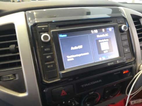 Used 2015 Toyota Tacoma PreRunner w/ TRD Off-Road Package RWD image 5