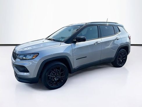 Used 2022 Jeep Compass Latitude w/ Convenience Group AWD/4WD image 4