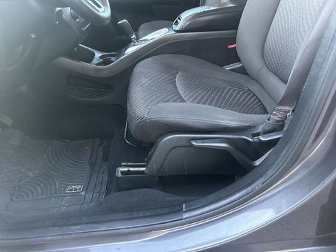 Used 2018 Dodge Journey SE image 12