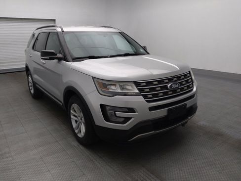 Used 2017 Ford Explorer XLT FWD image 13